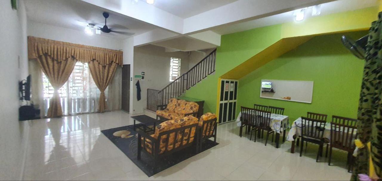 Simple Homestay Kemaman Terengganu Chukai エクステリア 写真